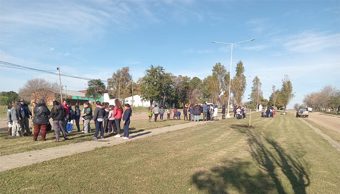 Los alumnos de la Escuela Primaria Nº 28 “Hipólito Irigoyen” participaron en su momento de la plantación de árboles nativos.